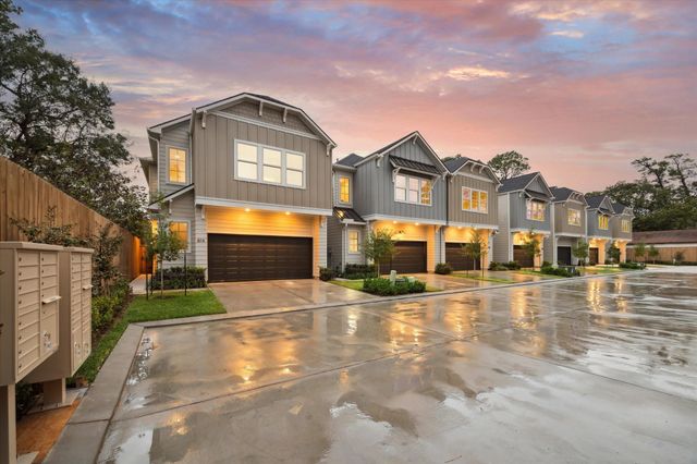 812 Glowing Dawn Drive, Houston, TX 77018