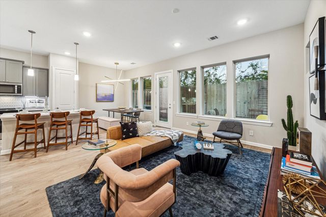 812 Glowing Dawn Drive, Houston, TX 77018