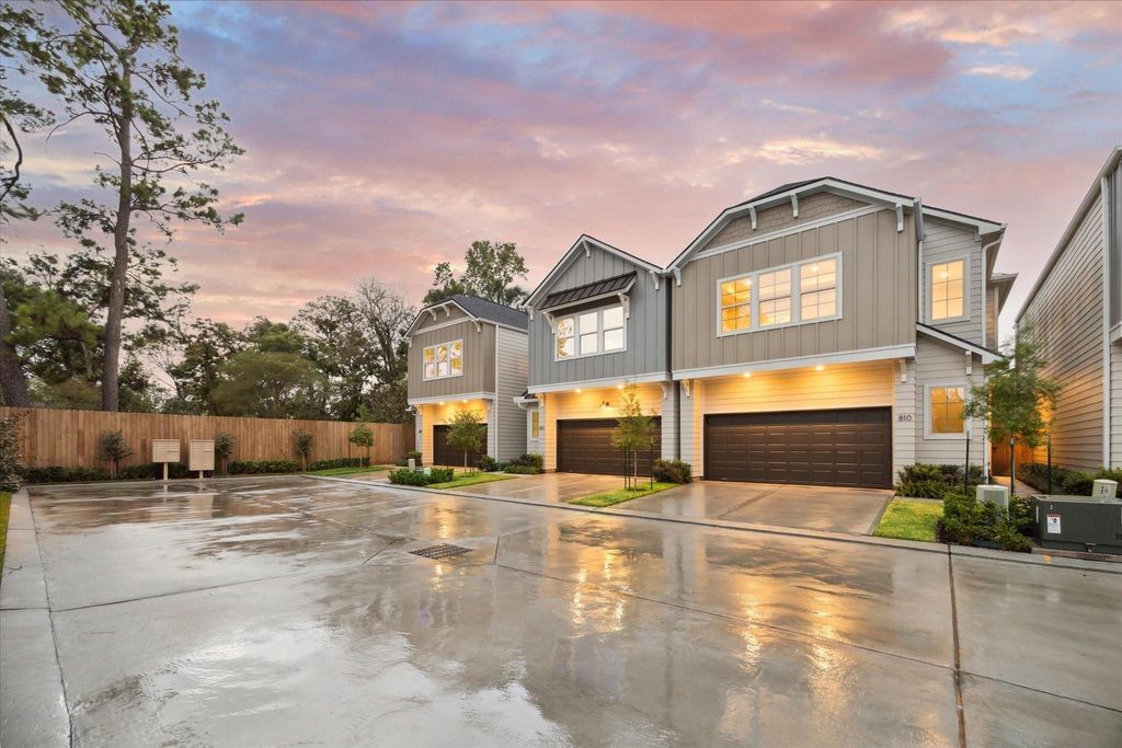 812 Glowing Dawn Drive, Houston, TX 77018