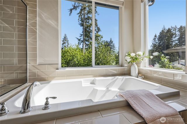 18856 Colwood Avenue NE, Poulsbo, WA 98370