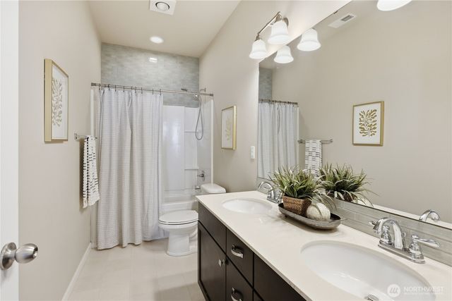 18856 Colwood Avenue NE, Poulsbo, WA 98370