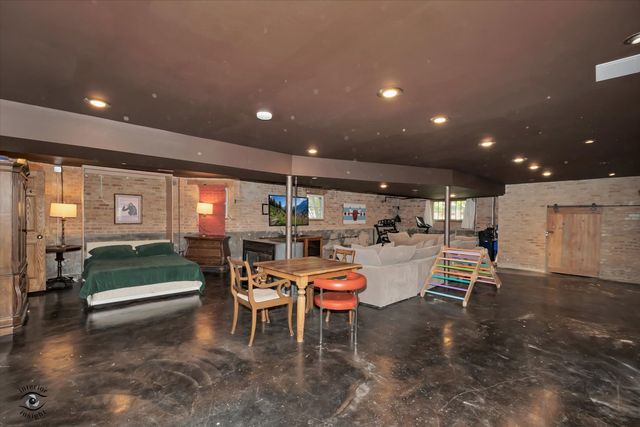 10516 S Seeley Avenue, Chicago, IL 60643