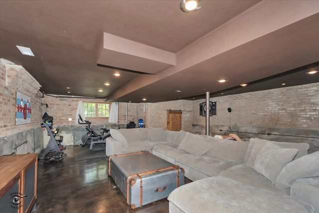 10516 S Seeley Avenue, Chicago, IL 60643
