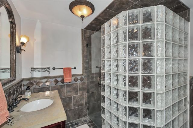 10516 S Seeley Avenue, Chicago, IL 60643