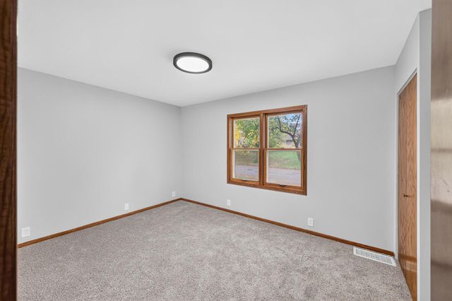 2631 5th Avenue E, North Saint Paul, MN 55109
