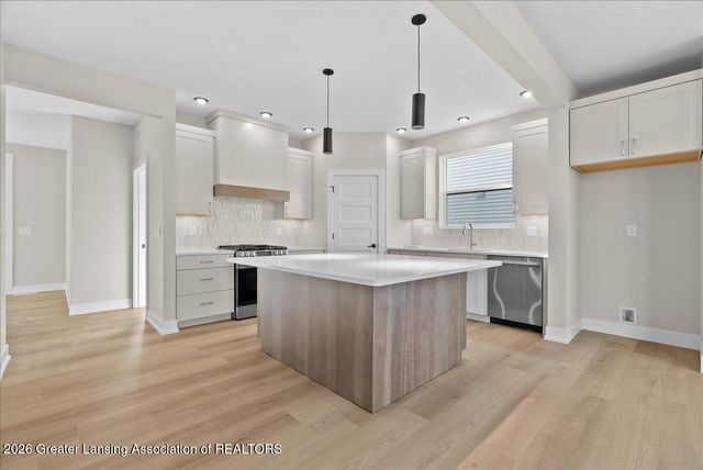 15270 Nottingham Fields Parkway, Lansing, MI 48906