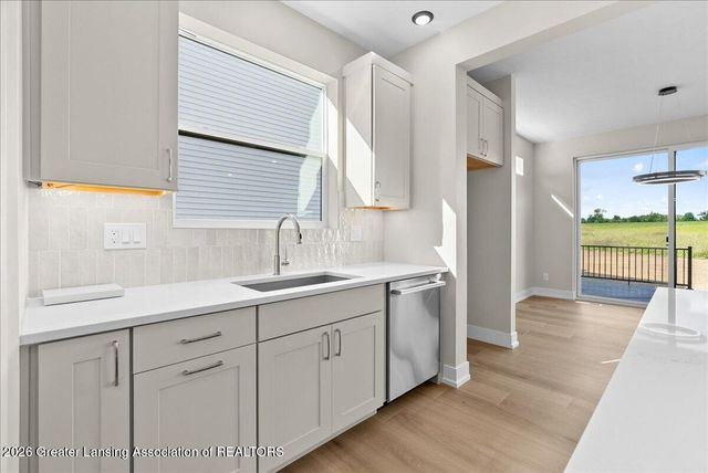 15270 Nottingham Fields Parkway, Lansing, MI 48906