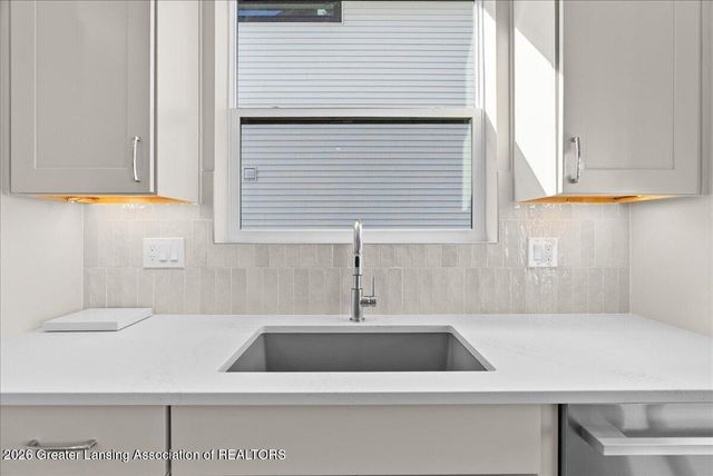 15270 Nottingham Fields Parkway, Lansing, MI 48906