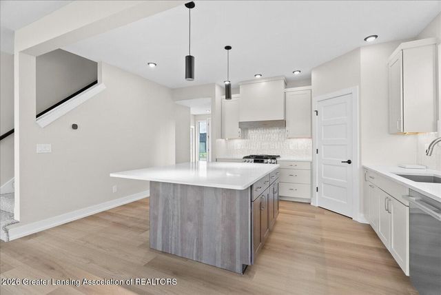 15270 Nottingham Fields Parkway, Lansing, MI 48906