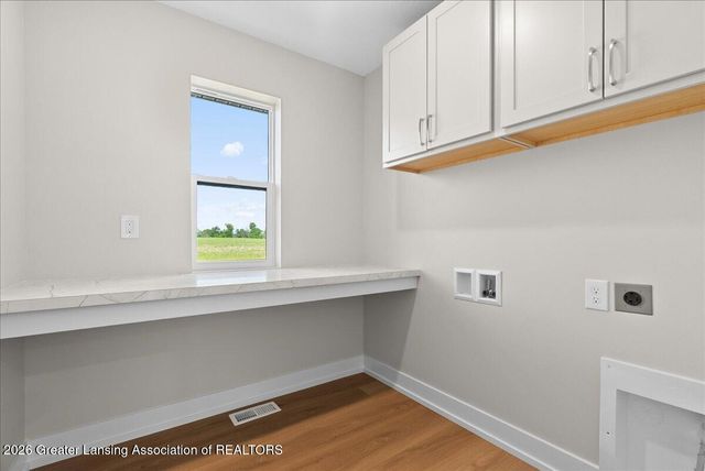 15270 Nottingham Fields Parkway, Lansing, MI 48906