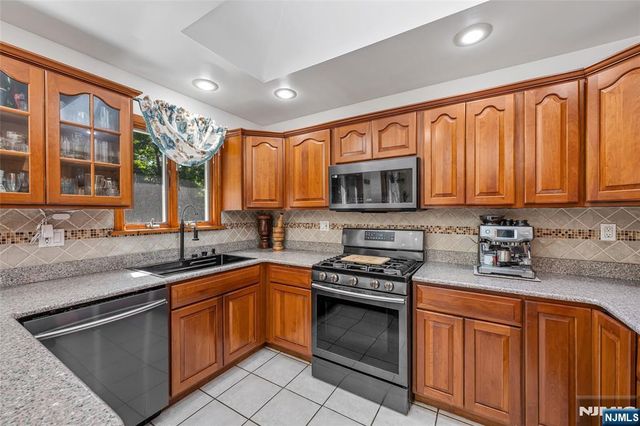 21 Marcia Road, Ringwood, NJ 07456