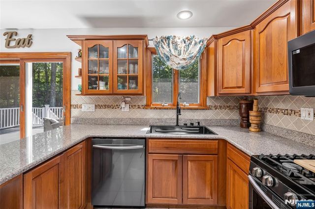 21 Marcia Road, Ringwood, NJ 07456