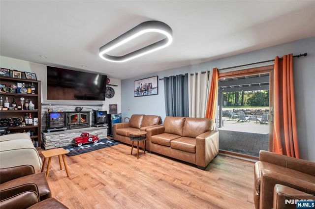 21 Marcia Road, Ringwood, NJ 07456