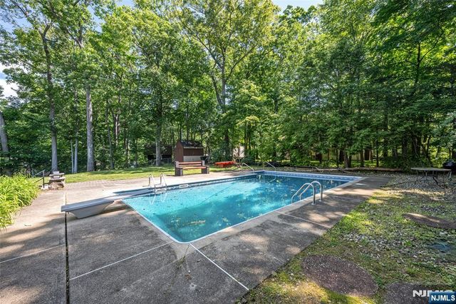 21 Marcia Road, Ringwood, NJ 07456