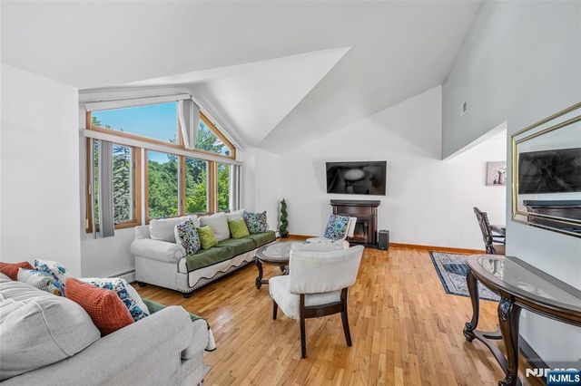 21 Marcia Road, Ringwood, NJ 07456