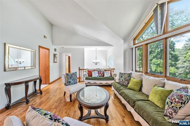 21 Marcia Road, Ringwood, NJ 07456
