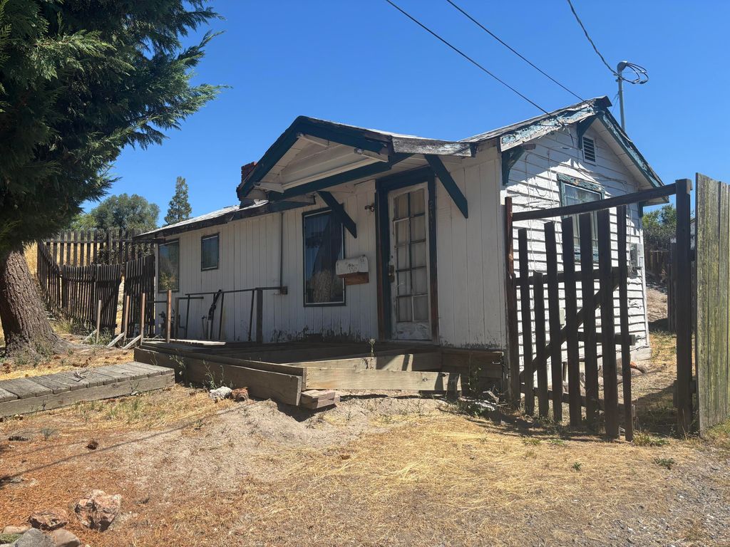 241 Mortimer Street, Klamath Falls, OR 97601