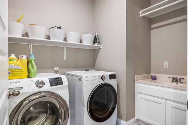 101 Muenster DR 154, Hutto, TX 78634