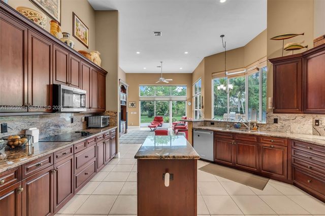 12861 Kapok Ln, Davie, FL 33330