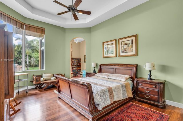 12861 Kapok Ln, Davie, FL 33330