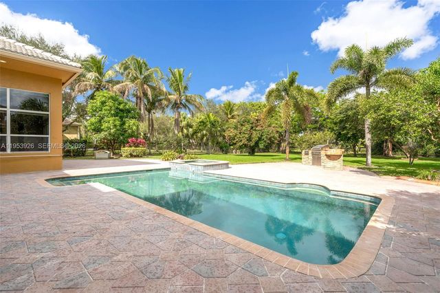 12861 Kapok Ln, Davie, FL 33330