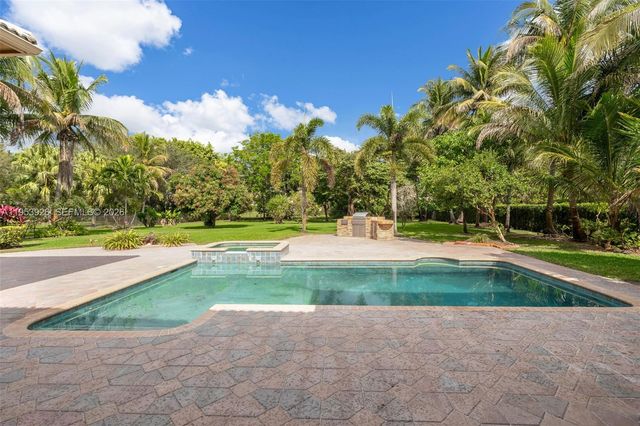 12861 Kapok Ln, Davie, FL 33330