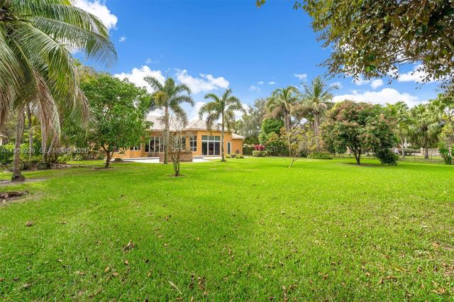 12861 Kapok Ln, Davie, FL 33330