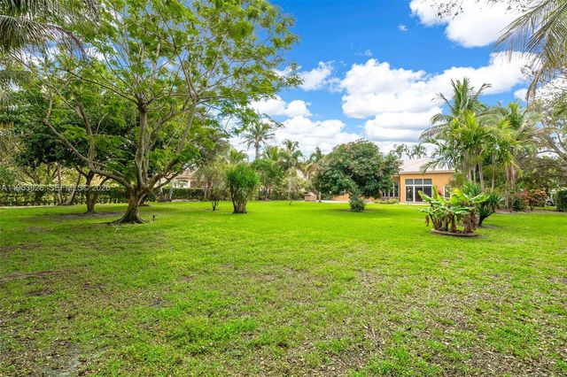 12861 Kapok Ln, Davie, FL 33330