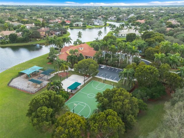 12861 Kapok Ln, Davie, FL 33330