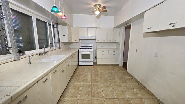 3015 N Adoline Avenue, Fresno, CA 93705