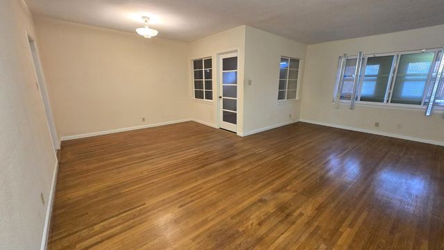 3015 N Adoline Avenue, Fresno, CA 93705