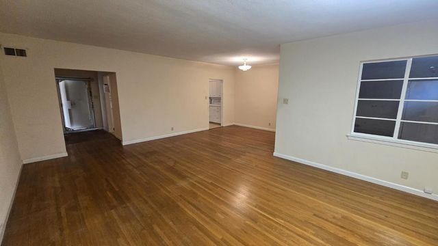 3015 N Adoline Avenue, Fresno, CA 93705