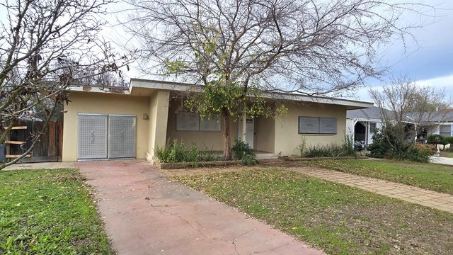 3015 N Adoline Avenue, Fresno, CA 93705
