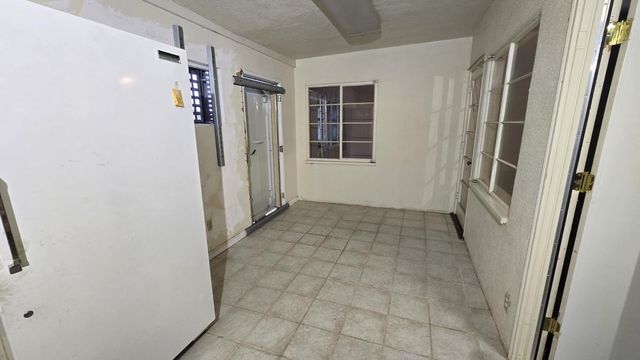 3015 N Adoline Avenue, Fresno, CA 93705