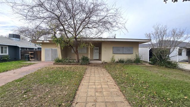 3015 N Adoline Avenue, Fresno, CA 93705