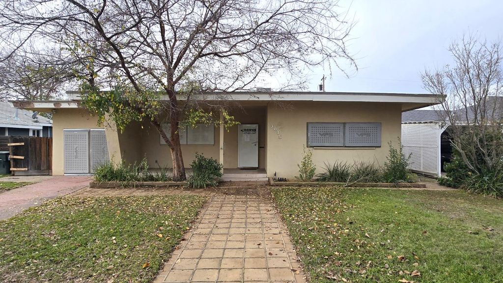 Image 1 of property listing at 3015 N Adoline Avenue, Fresno, CA 93705