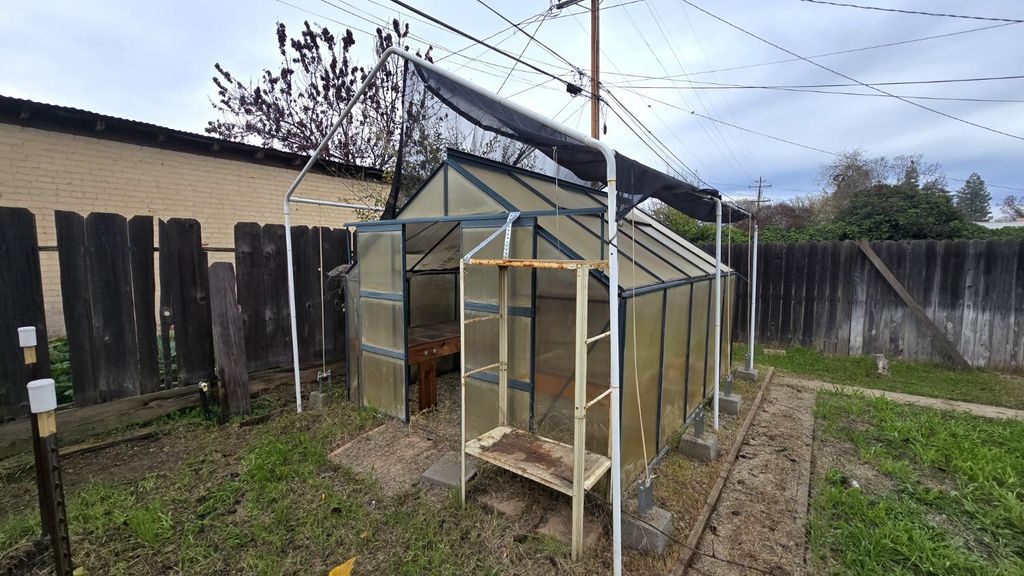 Image 11 of property listing at 3015 N Adoline Avenue, Fresno, CA 93705