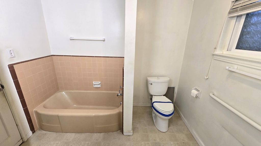 Image 24 of property listing at 3015 N Adoline Avenue, Fresno, CA 93705