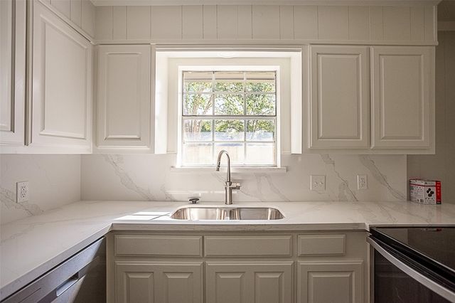 6840 Hansen Boulevard, Groves, TX 77619