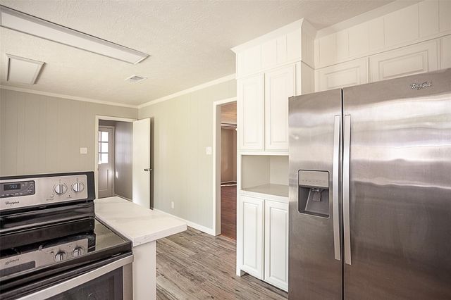 6840 Hansen Boulevard, Groves, TX 77619