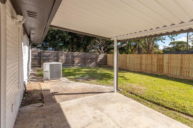 6840 Hansen Boulevard, Groves, TX 77619