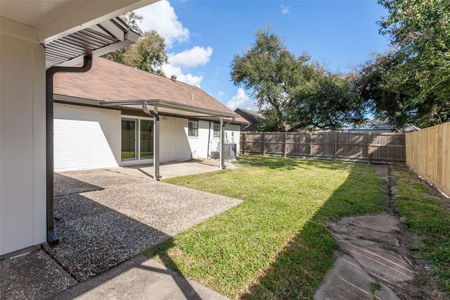 6840 Hansen Boulevard, Groves, TX 77619