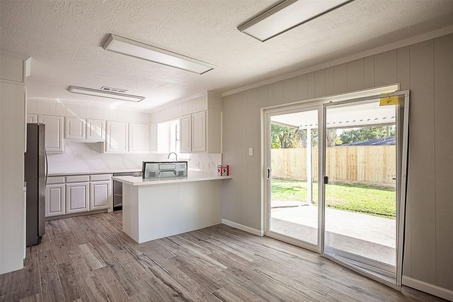 6840 Hansen Boulevard, Groves, TX 77619