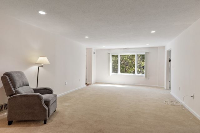 10 Ledgewood Way 10, Peabody, MA 01960
