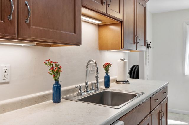 10 Ledgewood Way 10, Peabody, MA 01960