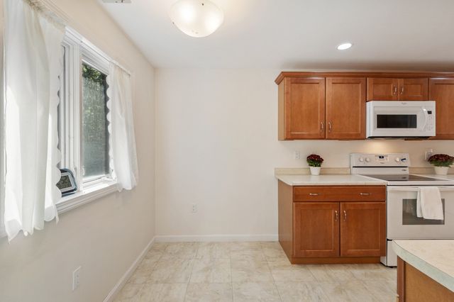 10 Ledgewood Way 10, Peabody, MA 01960