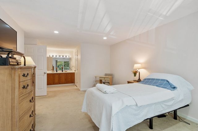 10 Ledgewood Way 10, Peabody, MA 01960