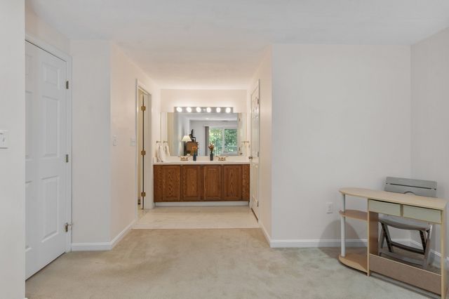 10 Ledgewood Way 10, Peabody, MA 01960