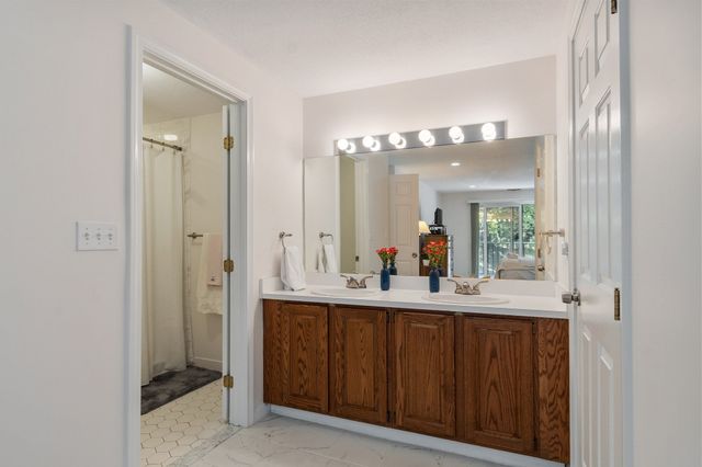 10 Ledgewood Way 10, Peabody, MA 01960