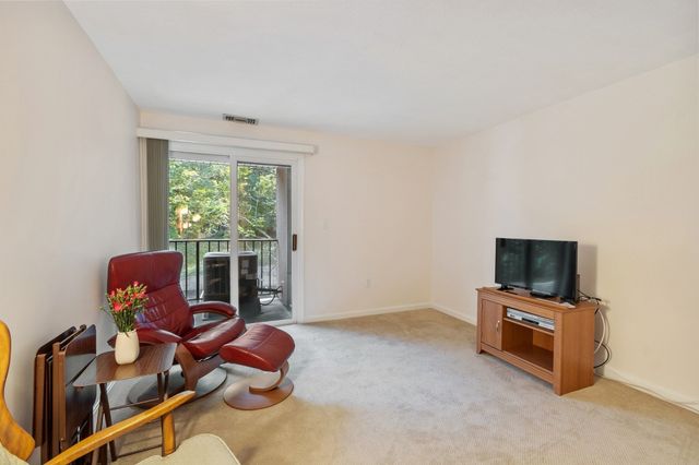 10 Ledgewood Way 10, Peabody, MA 01960